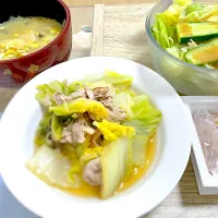 Snapdishの料理写真:5/16 ・豚肉と白菜煮、卵ときのこのコンソメスープ、サラダ|きょろみさん