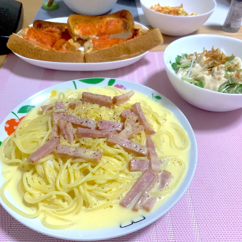 Snapdishの料理写真:濃厚カルボナーラ・豆腐サラダ・明太子トースト|sayaさん