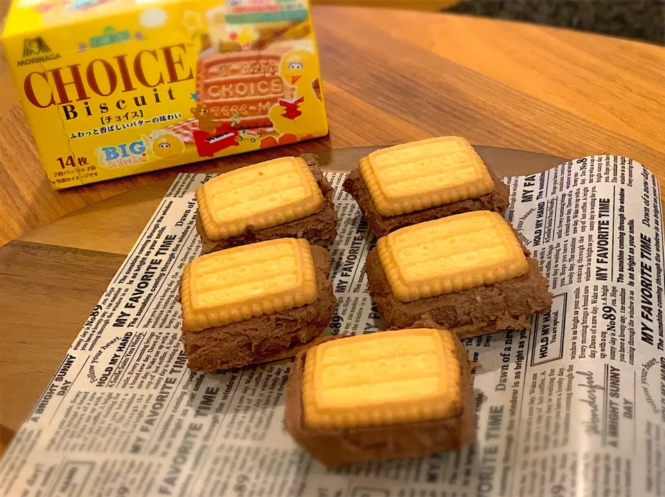 Snapdishの料理写真:CHOICE でヨーグルトチョコムースサンド|ふくすけ食堂さん