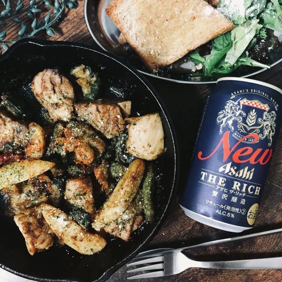 チキンのカレー炒めでパン飲み|はるなさん