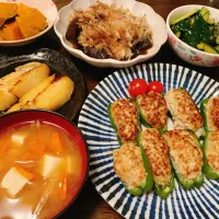 Snapdishの料理写真:ピーマンの肉詰め、銀ダラのみりん干し、中華きゅうり、ナスの焼き浸し、かぼちゃの煮物、具沢山味噌汁|なちゃむさん