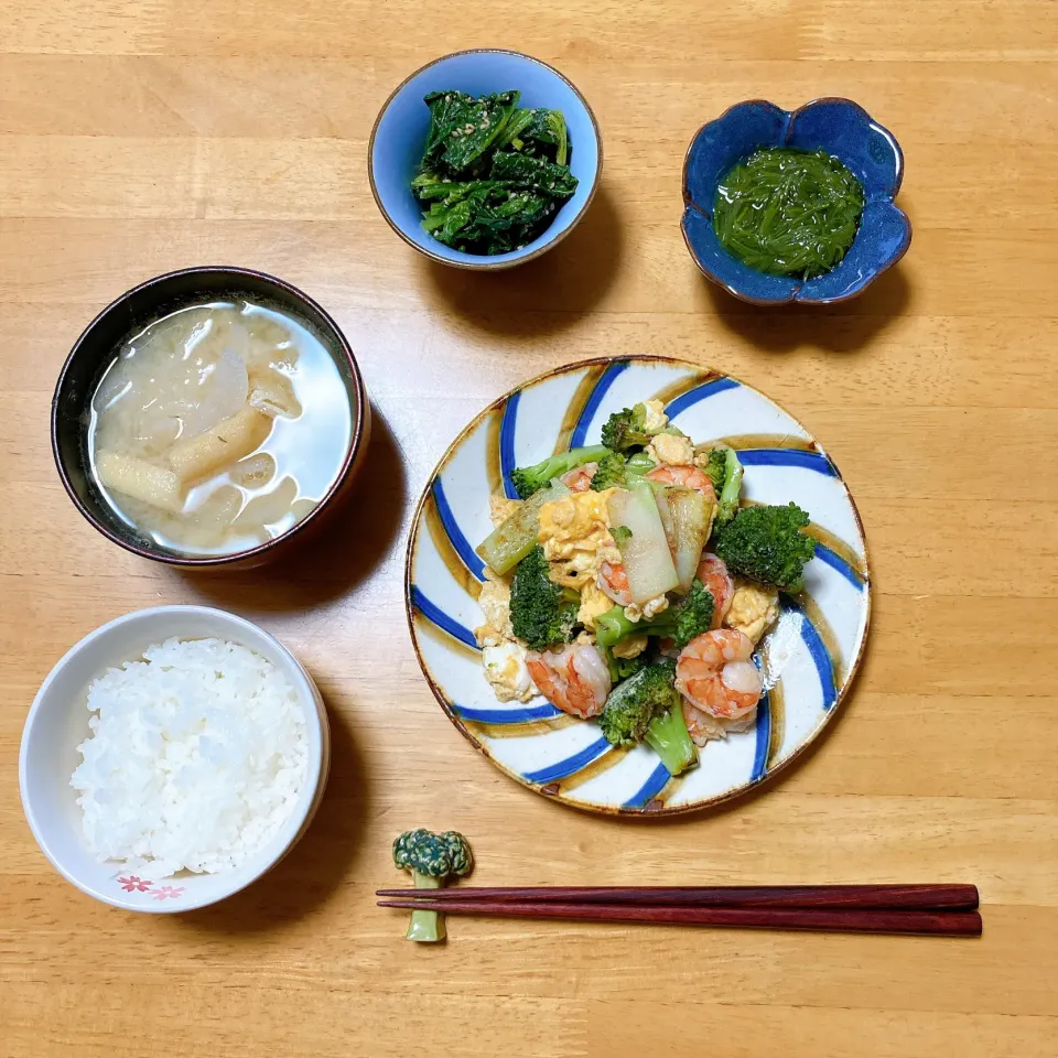 Snapdishの料理写真:海老とブロッコリーの塩だれ卵とじ🦐|ちゃみこさん