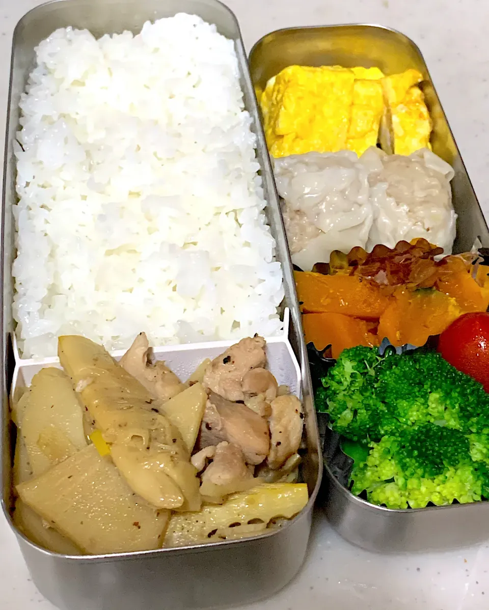 Snapdishの料理写真:今日のお弁当…タケノコ＆鶏肉の炒め物|Kob Sathapornさん