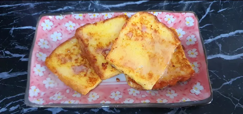 French Toast + condensed milk 😘
Good Morning Coffee + French Toast 
17 May 2021 💁‍♀️Yummy 😋😋😋
Finished in 2 mins😝|🌷lynnlicious🌷さん