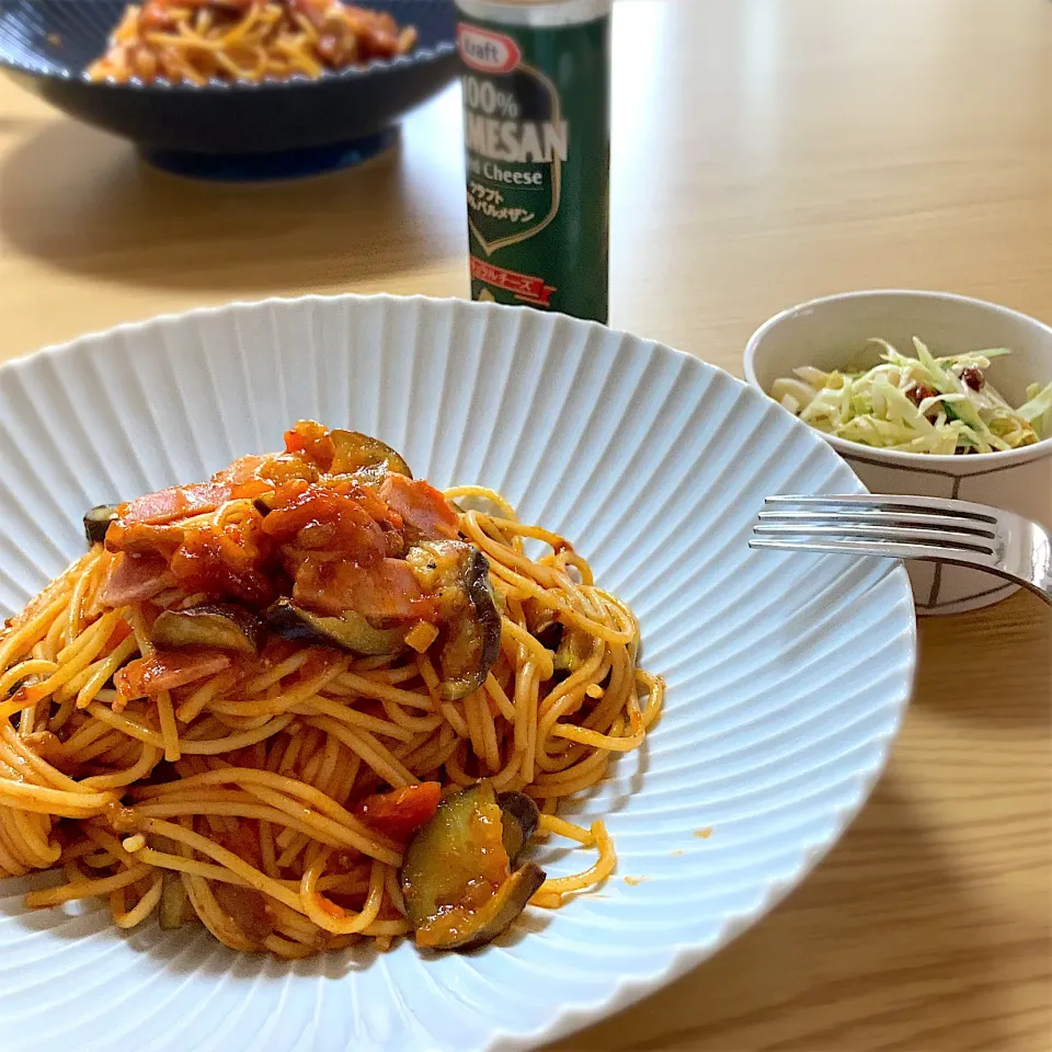 トマトソースパスタでランチ|ツインうさぎさん