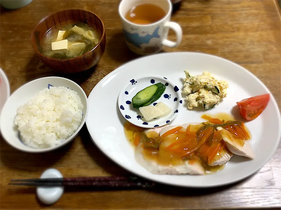 サラダチキンの野菜あんかけ・おからサラダ・胡瓜と長芋の浅漬け・味噌汁・ご飯|ちびろ菌さん