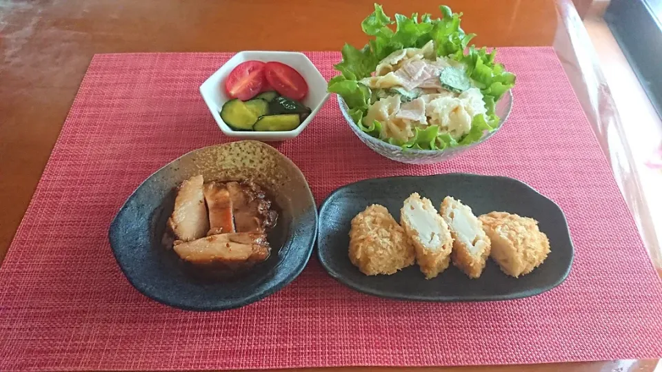 ☆煮豚
☆イカフライ
☆マカロニサラダ
☆キュウリ トマトのごま油醤油漬け|chikakoさん