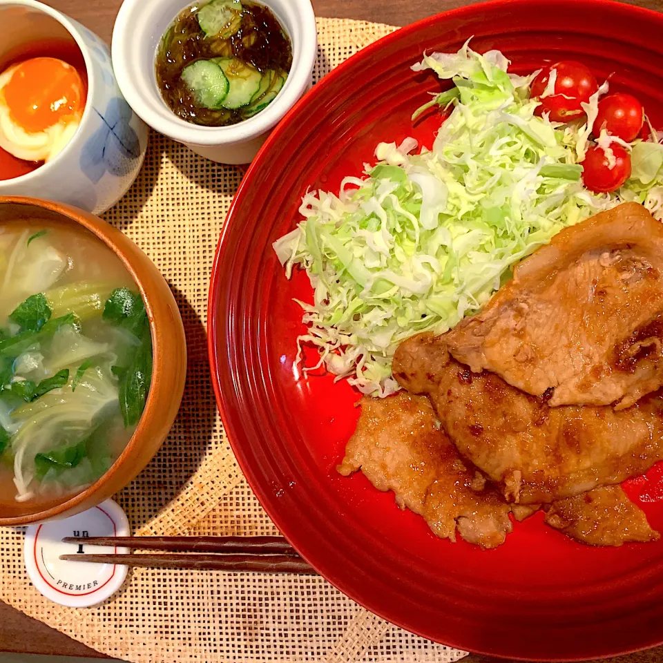 Snapdishの料理写真:今日の夜ご飯😊豚の生姜焼き定食|chicaocafeさん