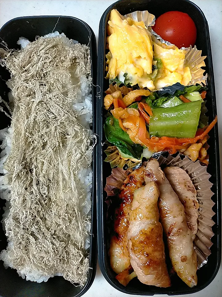 ネギ肉巻き弁当
★チンゲン菜・人参・油揚げ炒め
★キャベツサラダ・チーズ・大葉入り卵焼き|芽亜里さん