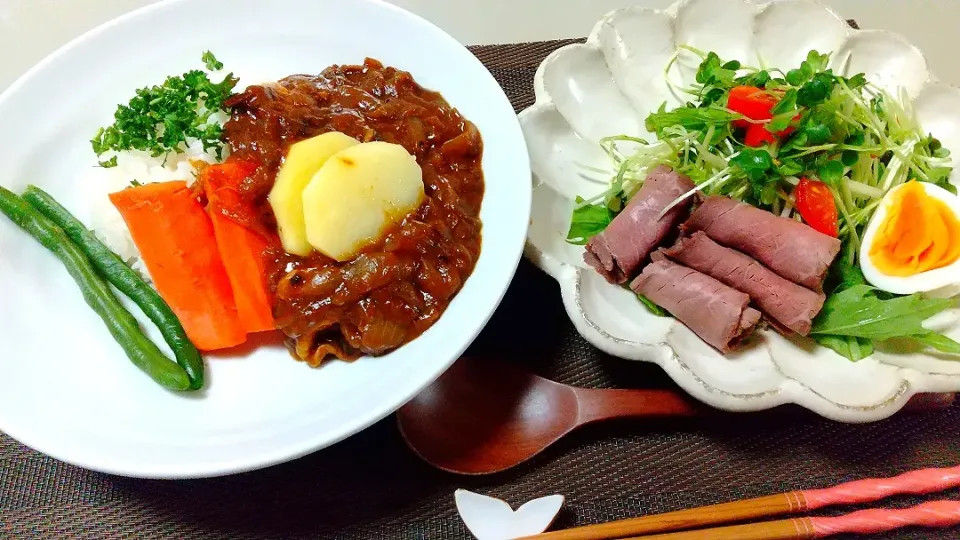 カレーとローストビーフサラダです😋|Yoshiko Miyazakiさん