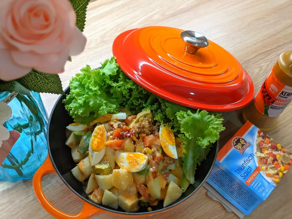 Fresh salad with thousand island sauce|歆颖さん