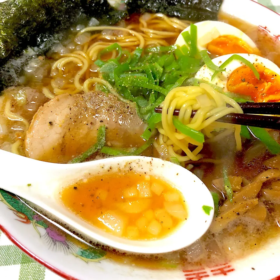 Snapdishの料理写真:タマネギ入りで八王子ラーメン風|こじゅわいさん