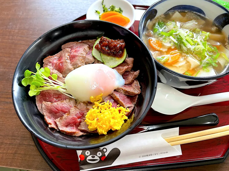 阿蘇高菜あか牛丼と赤牛だご汁のセット|マハロ菊池さん