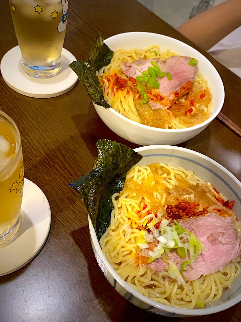 Snapdishの料理写真:あご出汁ラーメン🍜　煮豚　煮玉ねぎ　青ネギ　焼き海苔　ガーリックラー油　麦茶🍹|ch＊K*∀o(^^*)♪さん