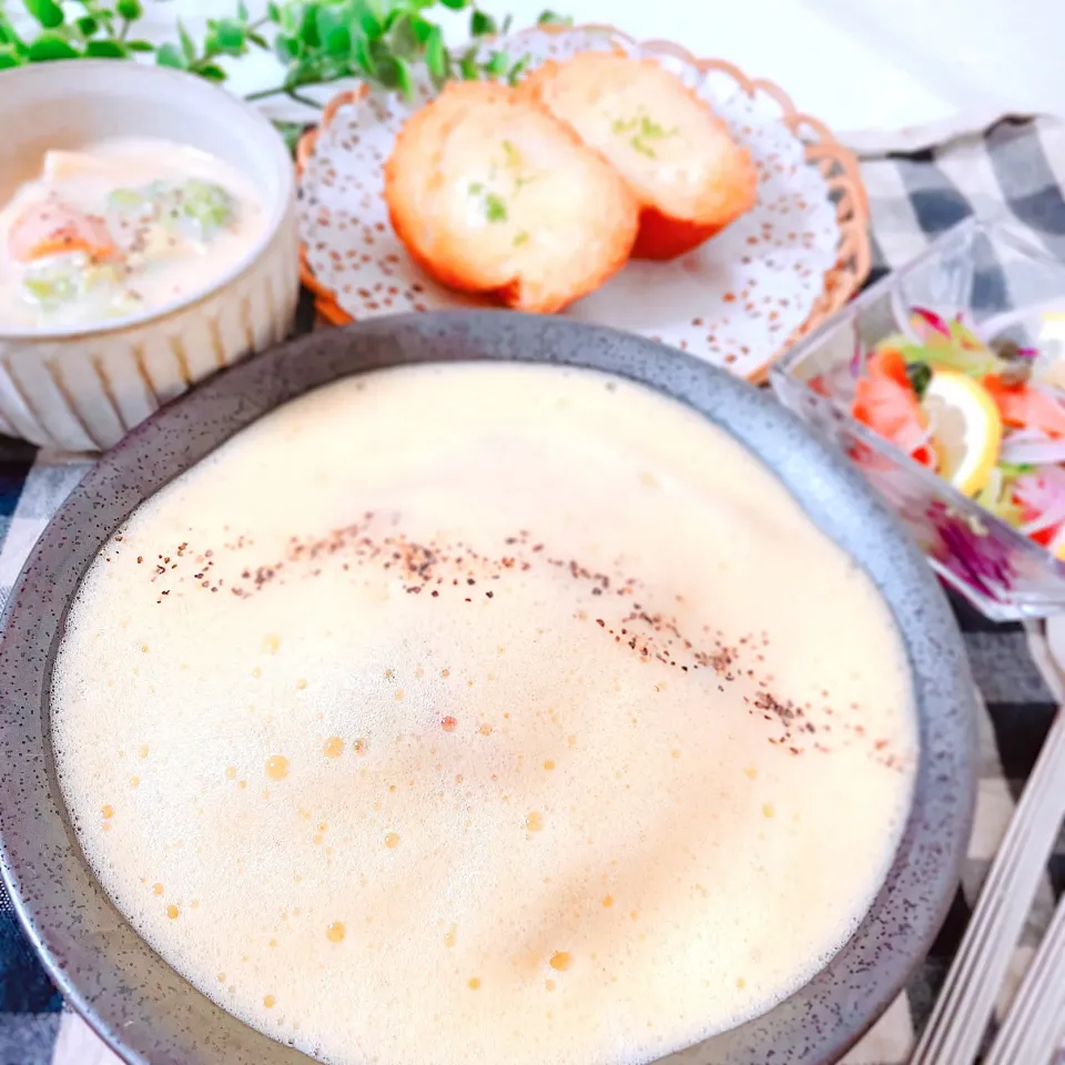 カプチーノ仕立ての泡泡カルボナーラ|オーロラさん