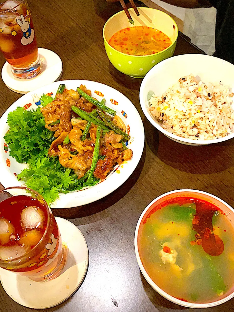 Snapdishの料理写真:豚肉とインゲンの味噌炒め　油麦菜と卵の中華スープ　十六穀ごはん　スリランカティー🍹|ch＊K*∀o(^^*)♪さん