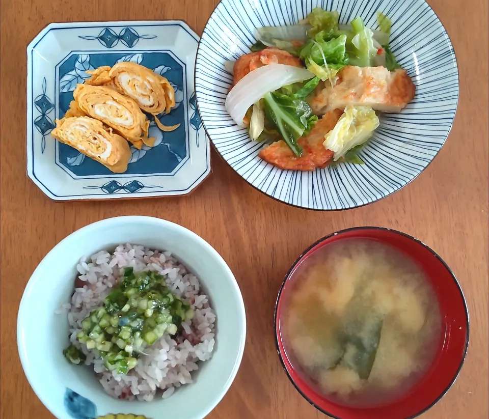 ５月４日　桜エビ天と春キャベツのさっと煮　だし巻き　山形だし　なめことわかめのお味噌汁|いもこ。さん