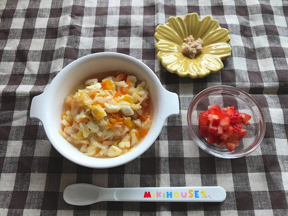 【離乳食】にんじんかぼちゃうどん、鶏もも肉、いちご|sayaさん