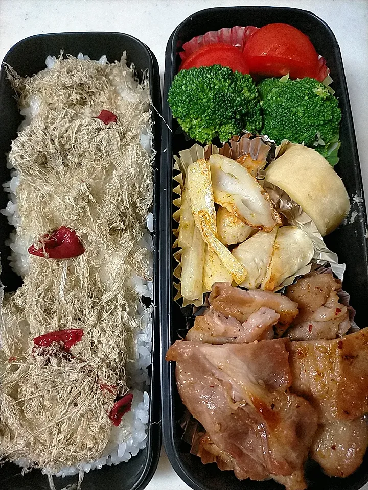 Snapdishの料理写真:豚バラ焼き弁当
★さつまいも蒸し
★長芋・ちくわ焼き|芽亜里さん