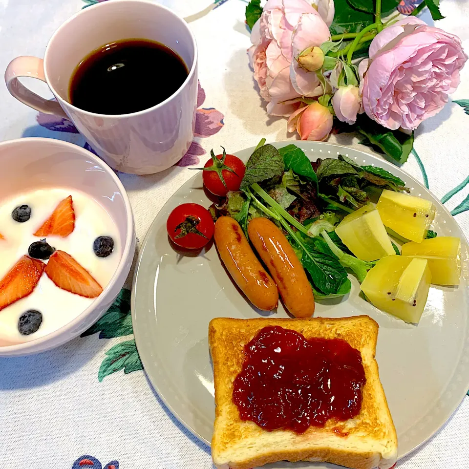 お庭の花とモーニングプレート|あっちゃんさん