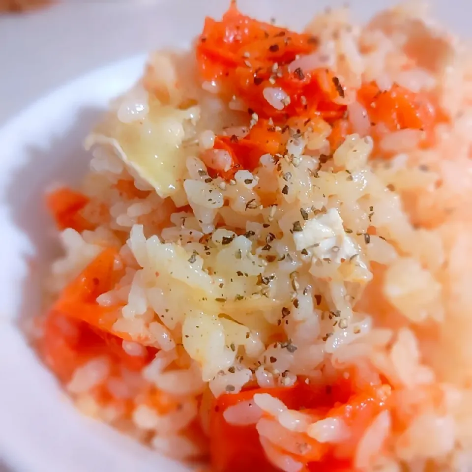 ミニトマト🍅🍅🍅と
ル.ルスティックブリーチーズの
炊き込みご飯～♪♪|砂糖味屋キッチンさん