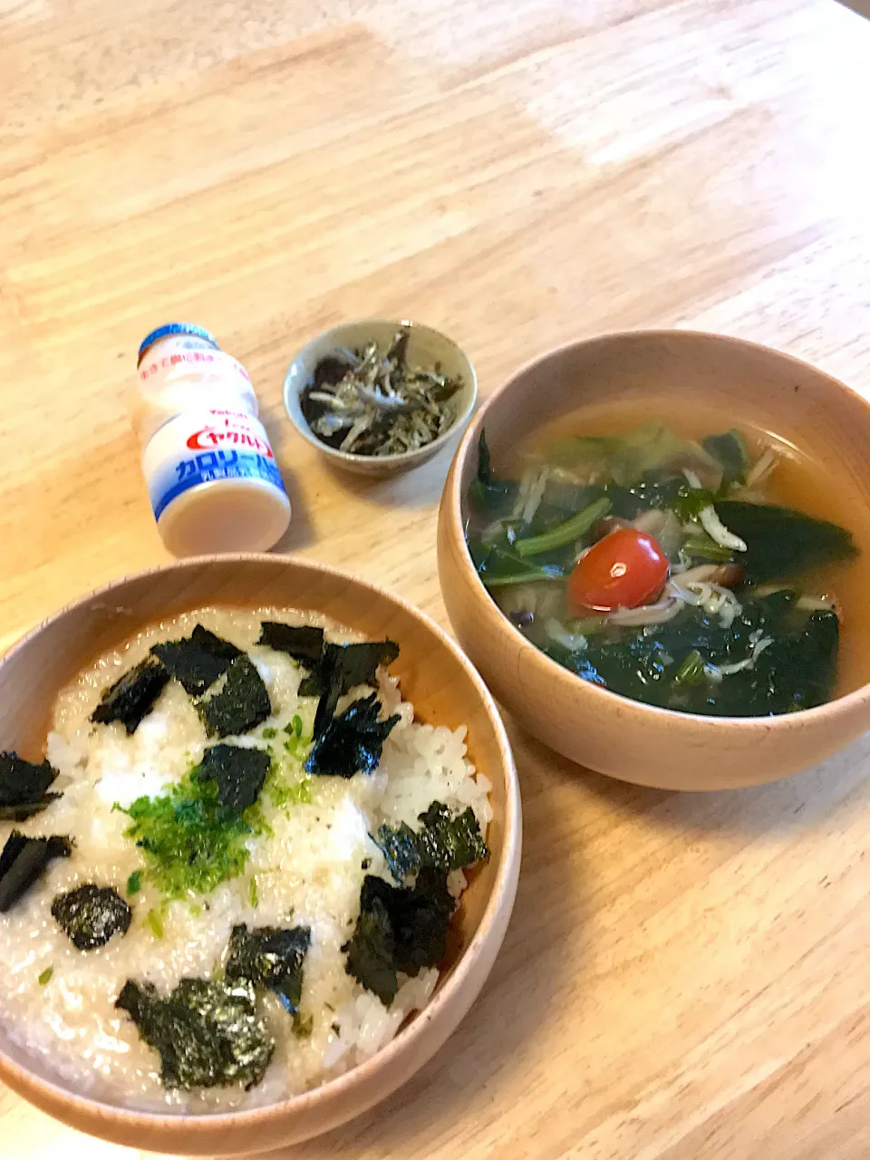 麦とろごはん、野菜スープ、いりこ、Yakult🤤|さくたえさん