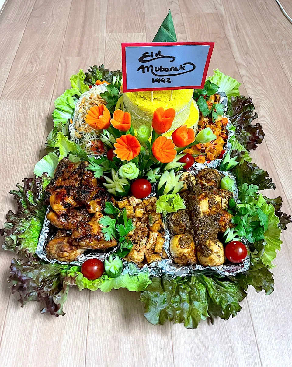 Snapdishの料理写真:Nasi tumpeng|yeni kartikasariさん