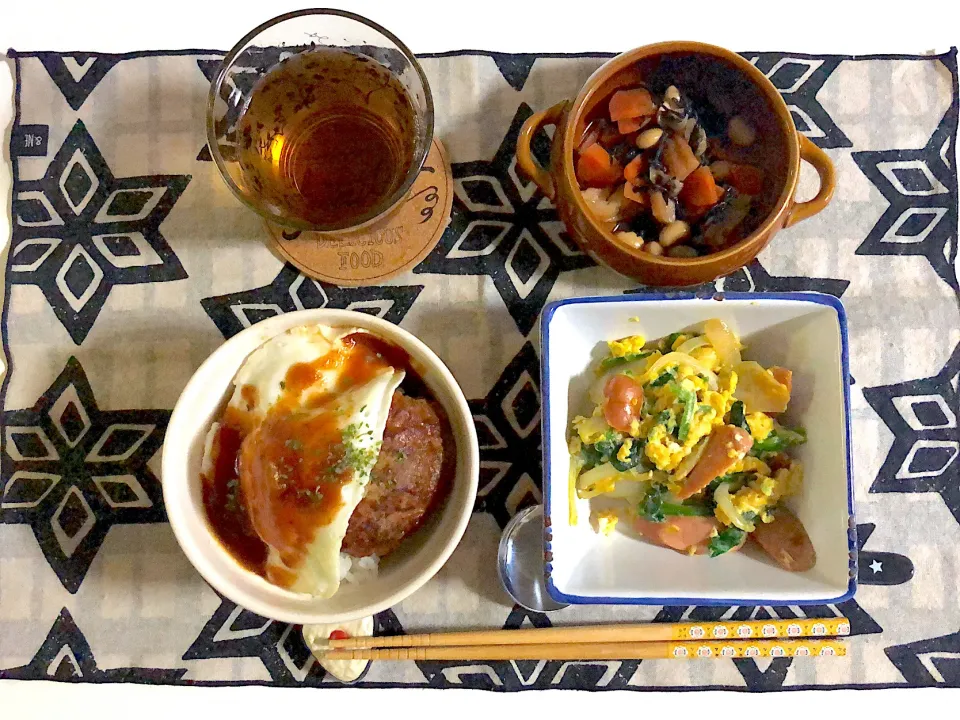 ✳︎目玉焼き乗せハンバーグ丼✳︎ひじき豆の煮物✳︎ほうれん草とウインナーの中華炒め|syamさん