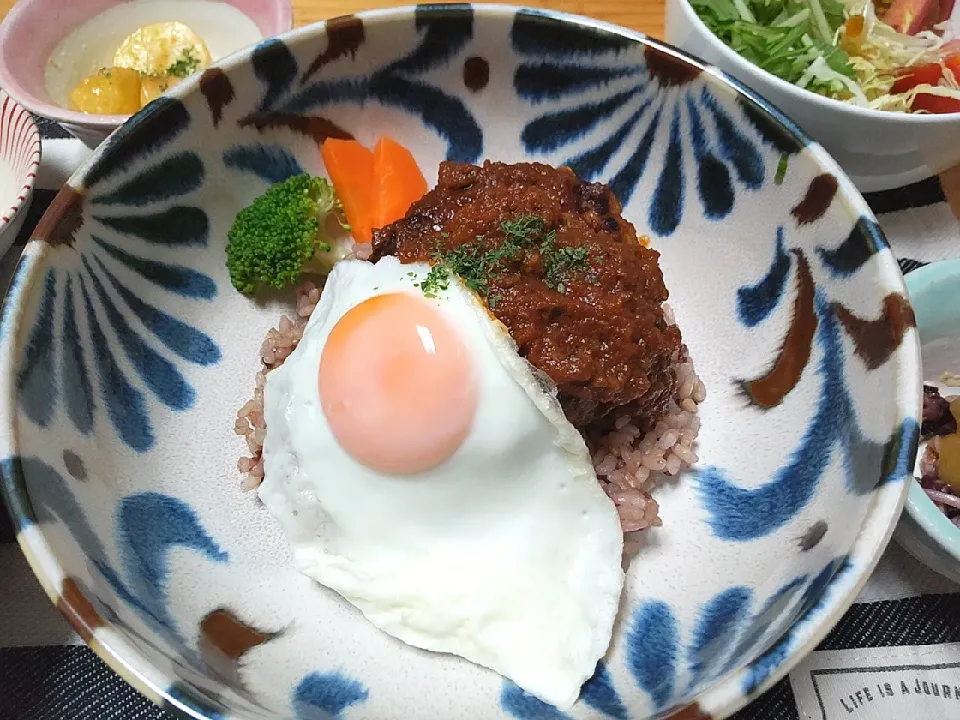 ロコモコ丼|ペコちゃんさん