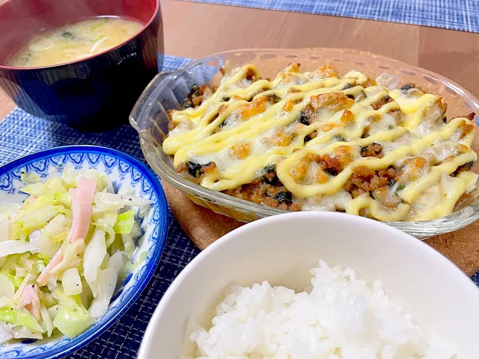 豆腐の肉味噌チーズグラタン
キャベツとハムの温サラダ|毎日ご飯さん