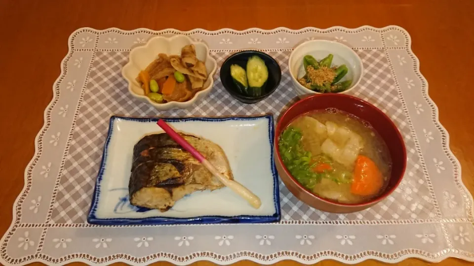 Snapdishの料理写真:☆さば塩焼き
☆干し大根と豚バラの煮物
☆いんげんごま和え
☆豚汁
☆キュウリ浅漬け|chikakoさん