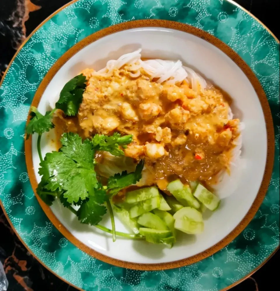 Rice Noodles in Coconut Milk Curry with Shrimp.|katang23さん