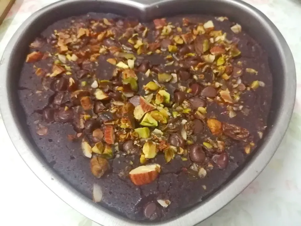 Healthy home made red bean brownies with dates, chocolate chips and nuts|Mirsaraliさん