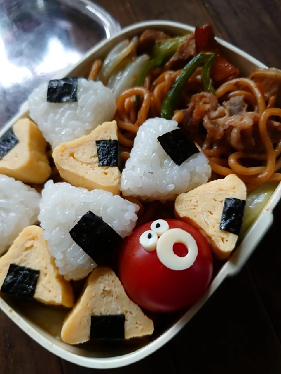 漢の…長女用🍱こにぎり軍団付き焼きそば弁当|ᵏᵒᵘさん