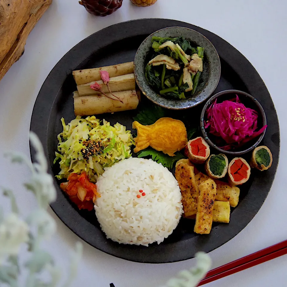 Snapdishの料理写真:鯛型卵焼きがメインの野菜プレート|@chieko_tanabe_さん