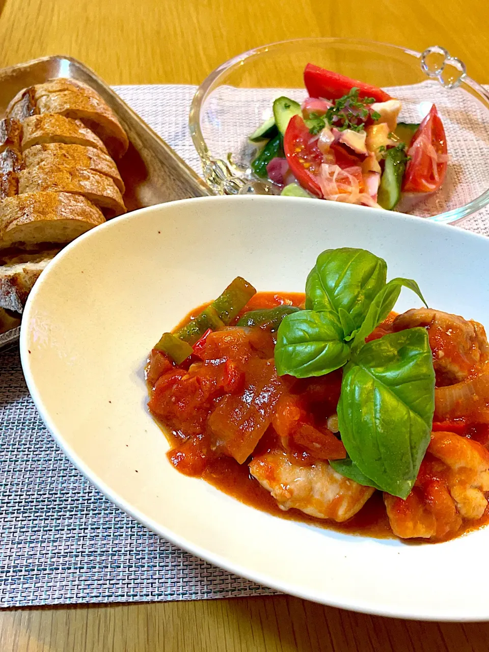 鶏肉のトマト🍅煮込みで晩御飯|Mikaさん