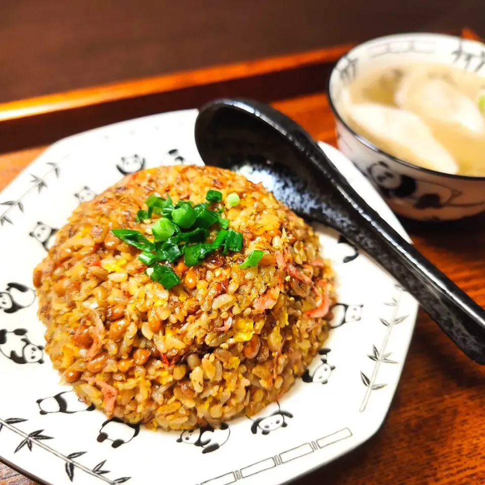 黒の納豆チャーハンと水餃子|マーガリンさん