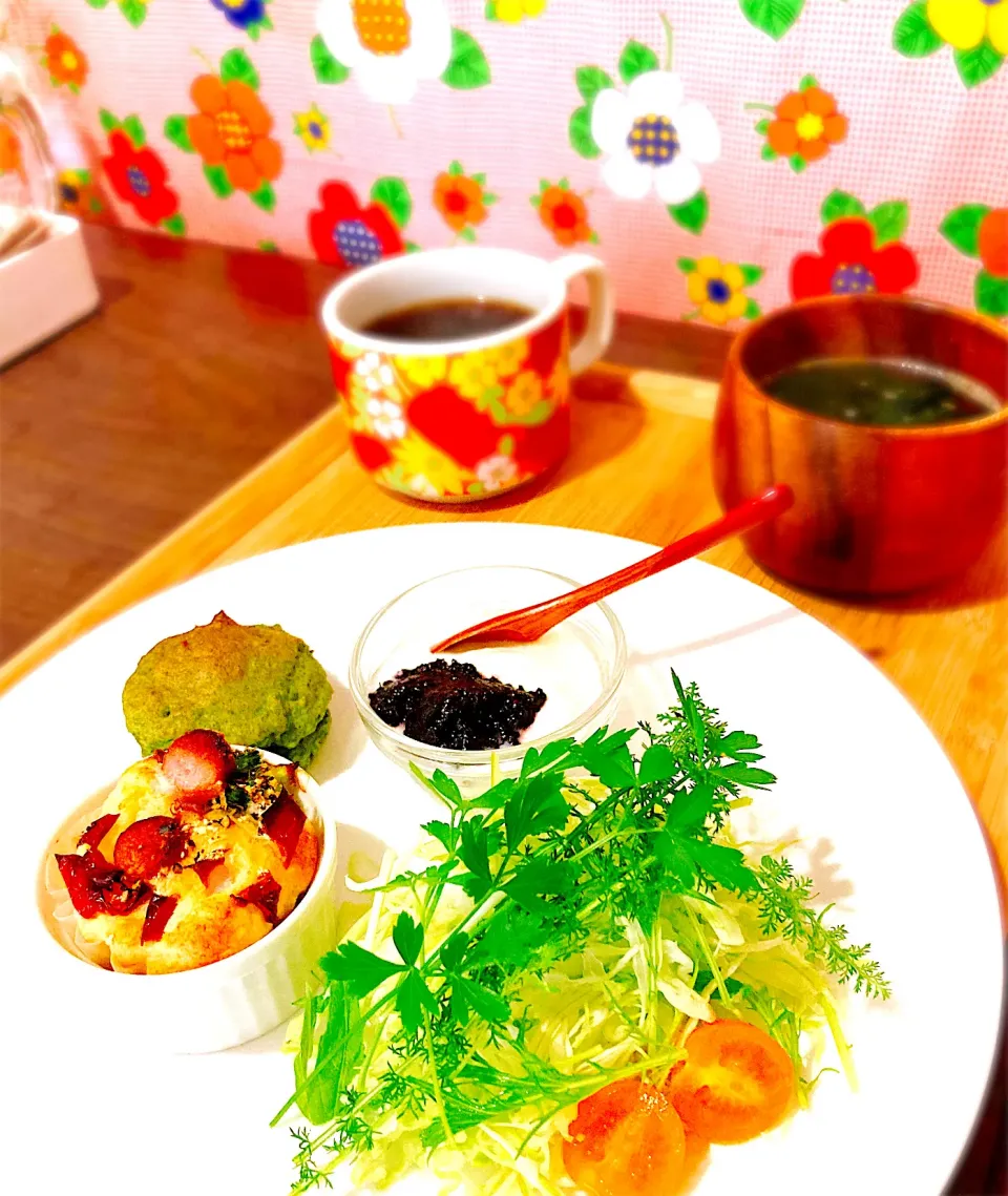 今日の朝ごはん　緑茶の豆腐マフィンと豆腐ケークサレプレート🍀|ちゃんノンさん