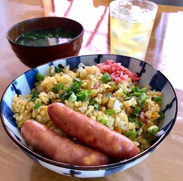 Snapdishの料理写真:🍚朝おかんシャウエッセン炒飯|ガク魁‼︎男飯さん