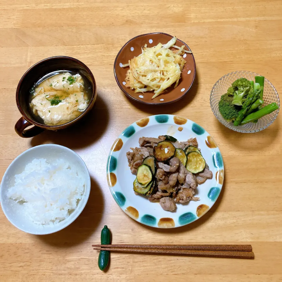 豚肉とズッキーニの味噌炒め🥢|ちゃみこさん