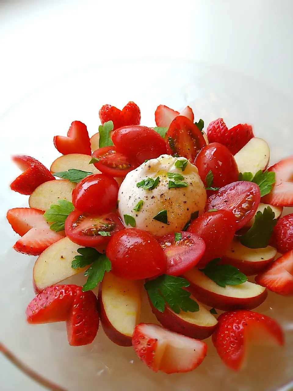 ブッラータサラダ🍓🍎🍅|まめころさん