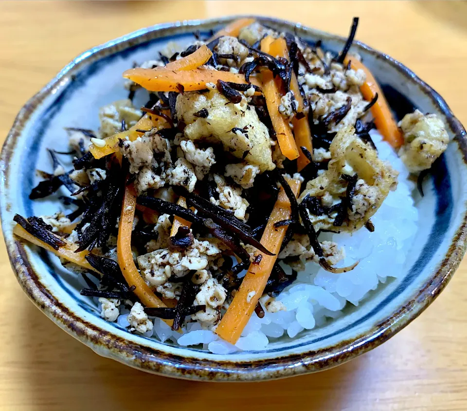 ひじきの煮物丼|ぴーまんさん