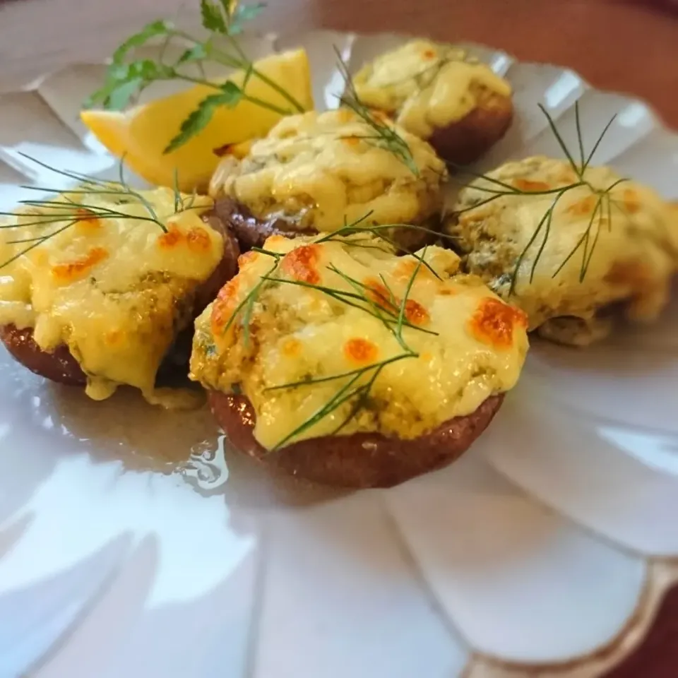 るん♪さんの椎茸のセロリコチーズ焼き古尾谷りかこさんの セロリコを使って🌿|とだともさん