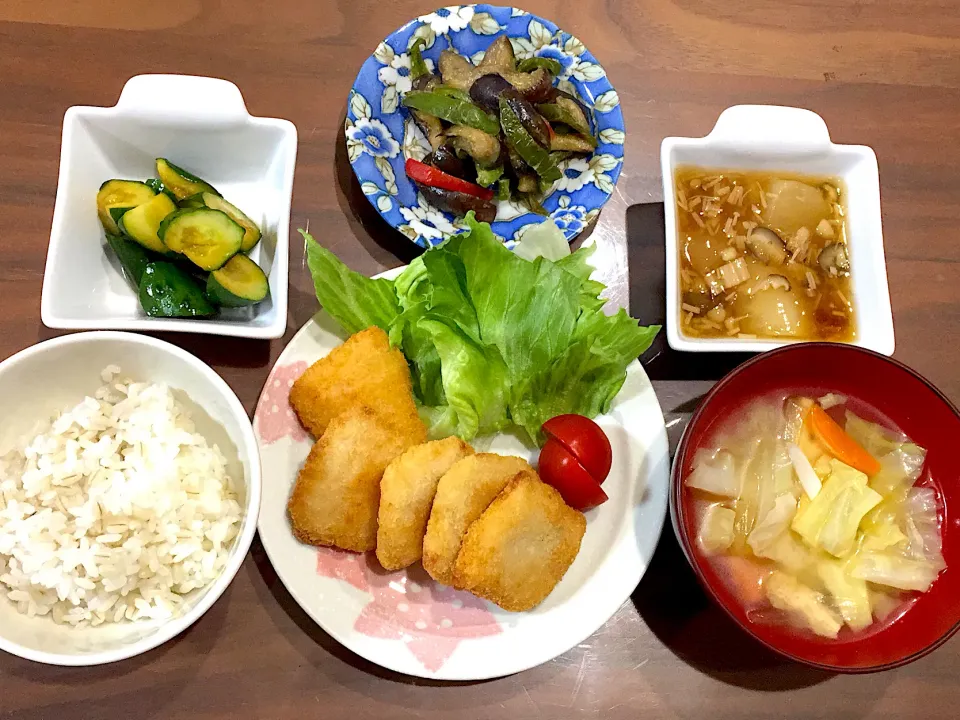 冷凍ささみチーズカツ キャベツと人参の味噌汁 かぶのあんかけ煮 なすとピーマンの味噌炒め きゅうりの中華和え|おさむん17さん