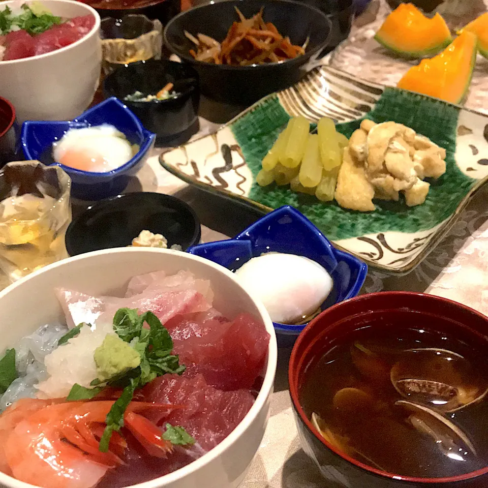 海鮮丼 蕗と油揚げの煮物 でお夕飯|mokoさん