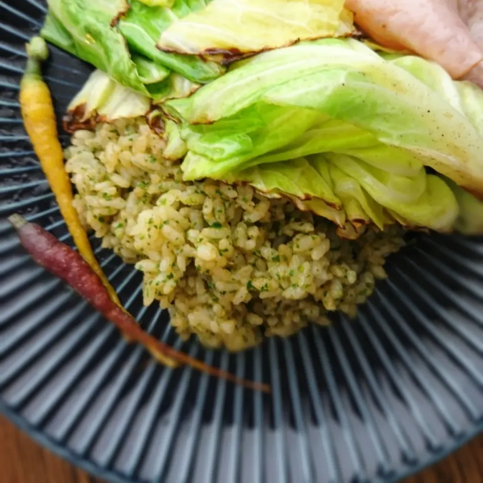 春キャベツと間引き人参の蒸し焼きと
セロリコライス🌿|とだともさん