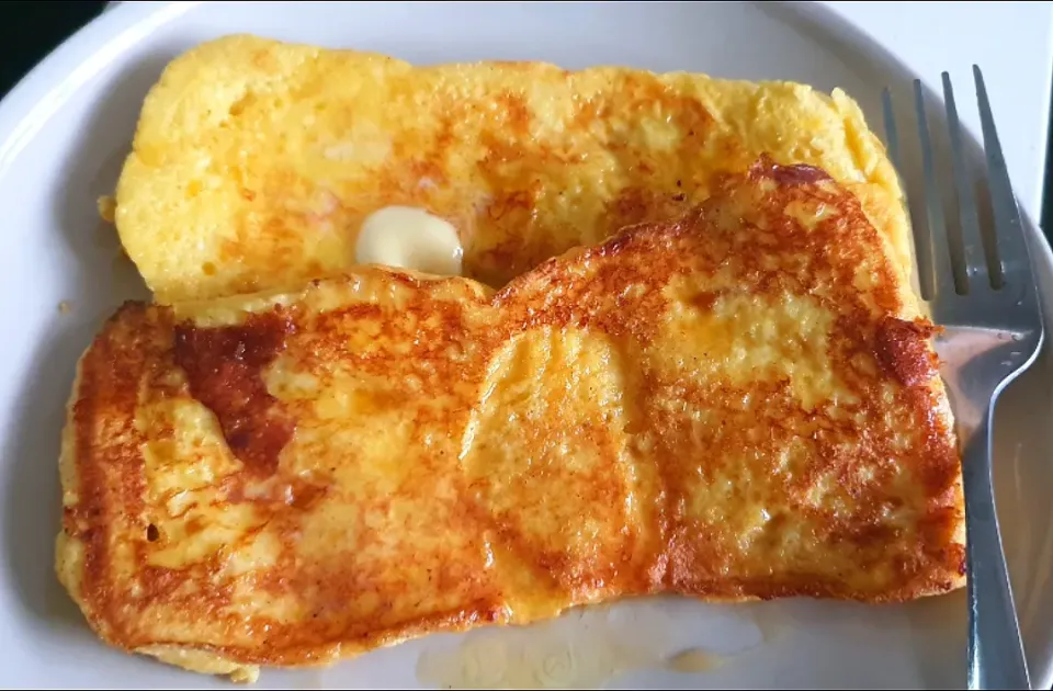 Melted butter on Egg French Toasts 🤪😍💋😋
with honey drizzle 😚👄|🌷lynnlicious🌷さん