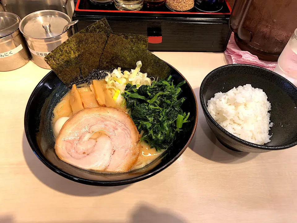 醤油豚骨ラーメン|しのぶさん