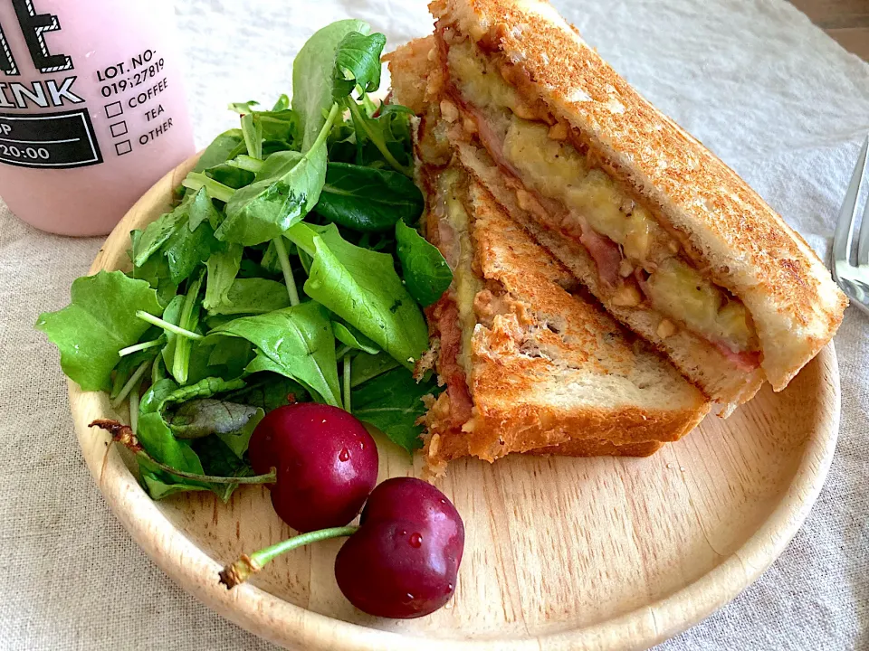 「着飾る恋には理由があって」の流星くんが作るエルビスサンド🥪|n_nさん