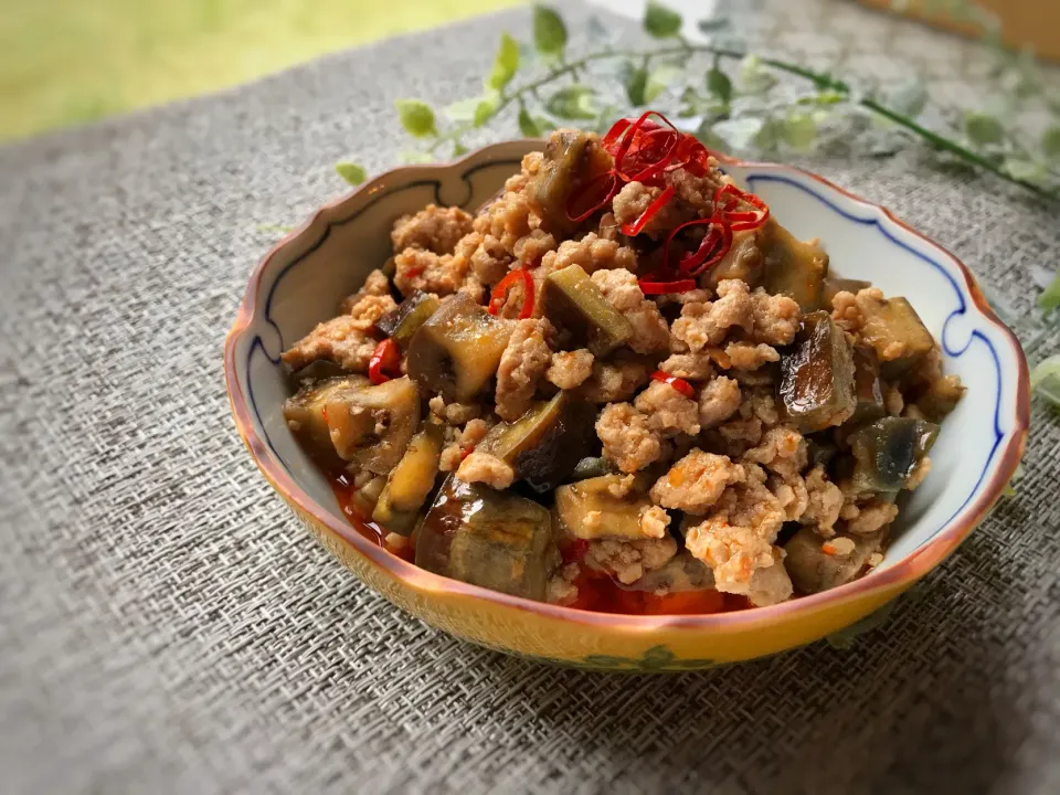 からあげビールさんの料理 作りおきにも◎ご飯が進む♪豆板醤でピリッと旨辛茄子そぼろ|まなまな♡さん